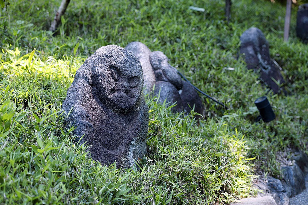 庭園 / 東京雲海 石造の動物像