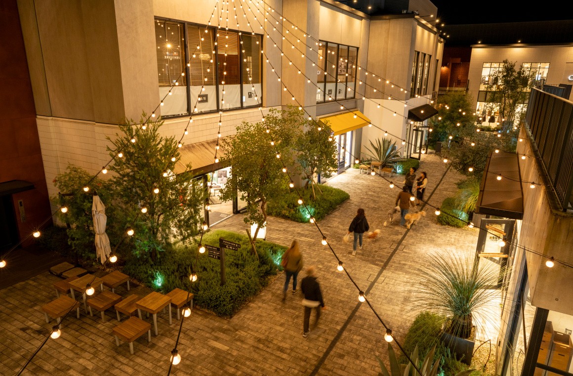MARINE & WALK YOKOHAMA 夜の歩行空間