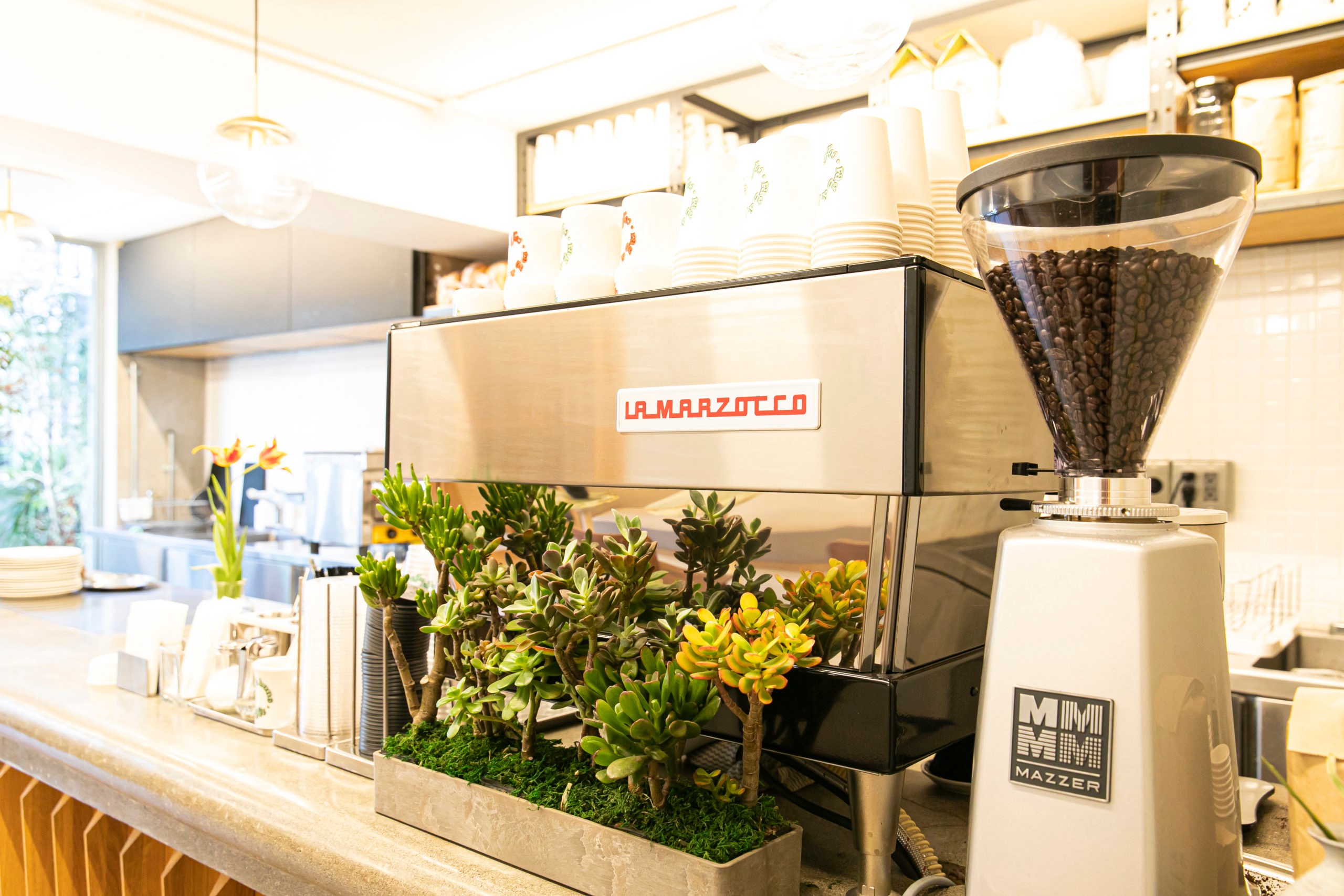 rag & bone coffee 店内のコーヒーマシン